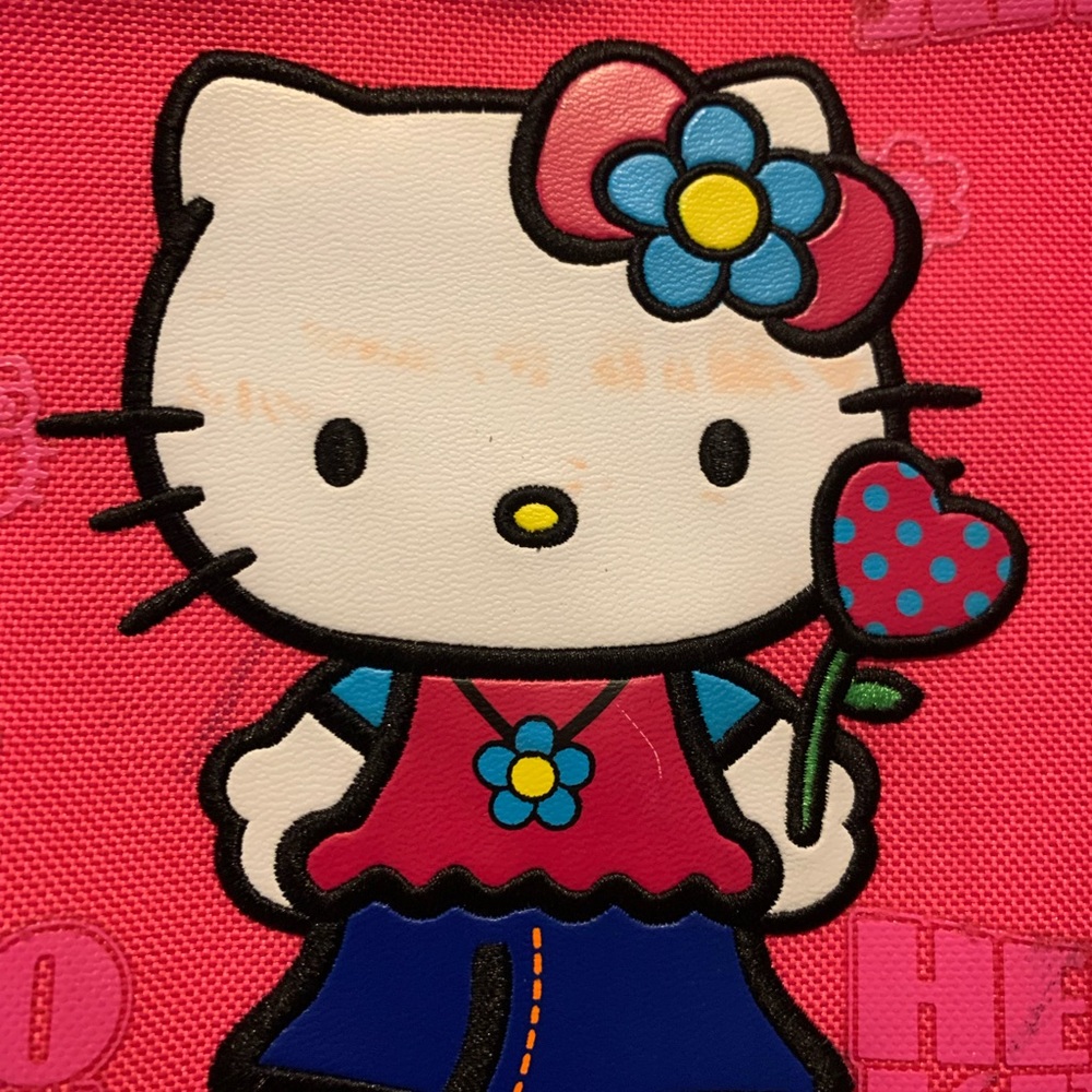 Hello Kitty Sanrio rolling luggage bag. So cute! Some wear on edges and bottom - Picture 10 of 12